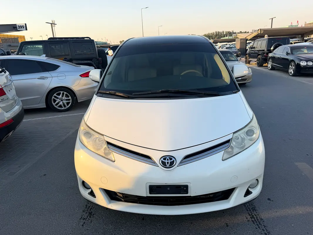 Toyota Previa 2017 — photo 1 of 10