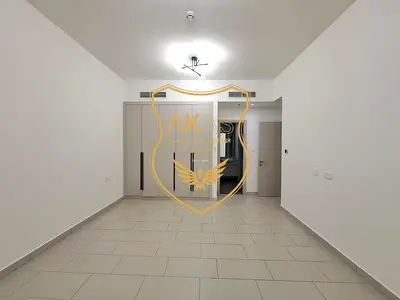 Huge 4-BHK + Maids Room, 5 Bathroom, 3 car parking, Family Villa Only 200K, big living hall, call n