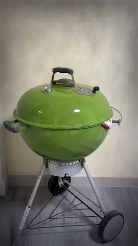 Weber Charcoal Grill on Wheels - Good Condition