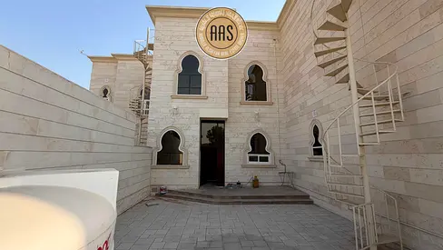 Brand New Luxury 4BR Villa withHall Majlis Maidroom only 130k