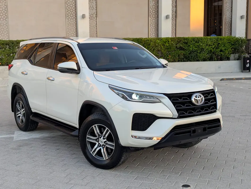 Toyota Fortuner 2021 — photo 1 of 20