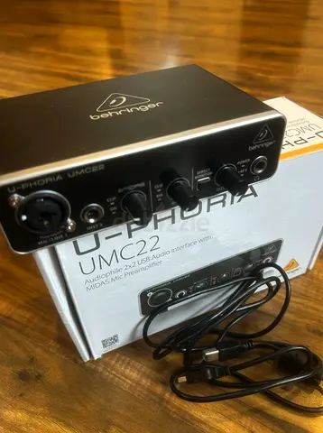 Behringer U-Phoria UMC22 USB Audio Interface - Like new!