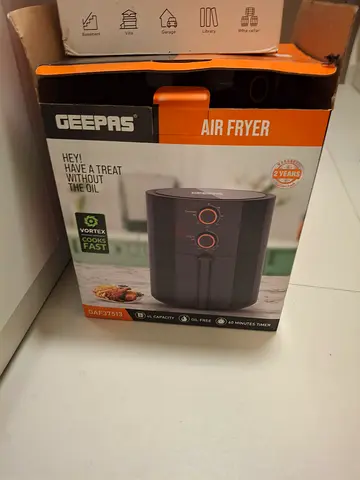 Geepas Air Fryer (boxed) - 2.6L, Used in Good Condition