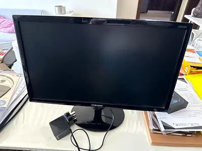 Samsung 22-inch LED Monitor (S22B300) - Good working condition