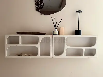 Pair of modern wall-mounted floating display shelves (white textured) - set of 2