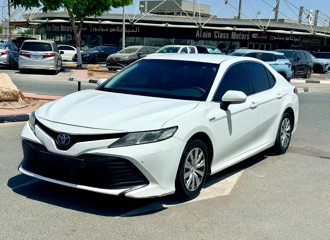 Toyota Camry 2020 — photo 1 of 16