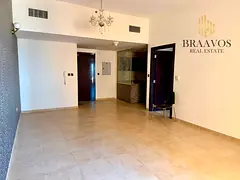 CHILLAR FREE | SKYLINE VIEW | SPACIOUS &amp; BRIGHT