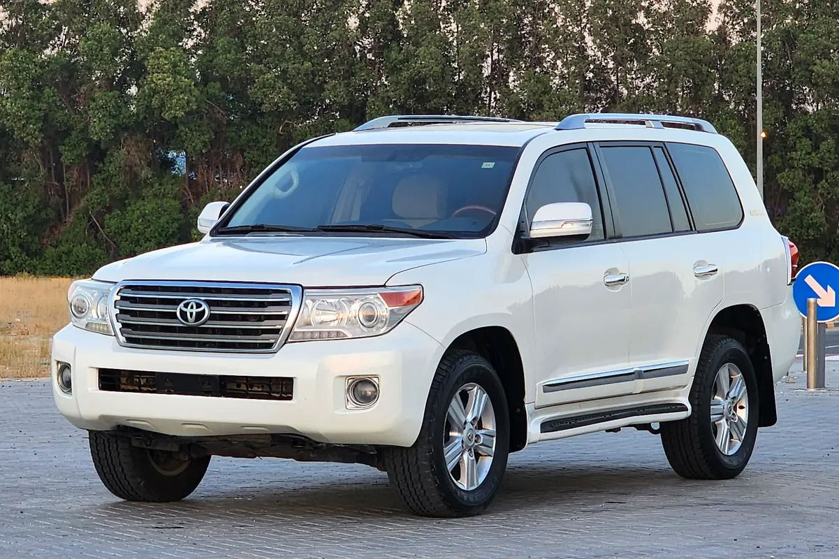 Toyota Land Cruiser 2015 — photo 1 of 16