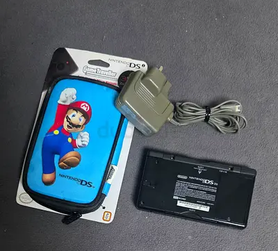 Title:
Excellent Condition Nintendo DS Lite (Black) + Original Charger  Gift Case!
​