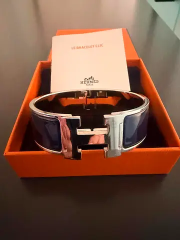 Hermès Clic H enamel bracelet in navy - authentic, excellent condition