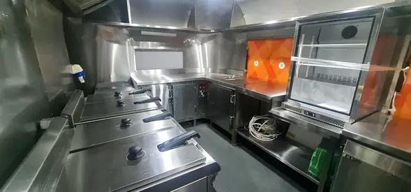 Food truck with an excellent kitchen ideal for a burger-style restaurant