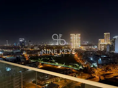 جاهز للسكن | استوديو واسع ومفروش | إطلالة على المرسىNinekeys Real Estate Brokerage LLC is pleased to offer this spacious and well-maintained Furnished