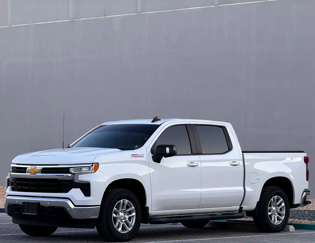 Chevrolet Silverado 1500 2024 — photo 1 of 18