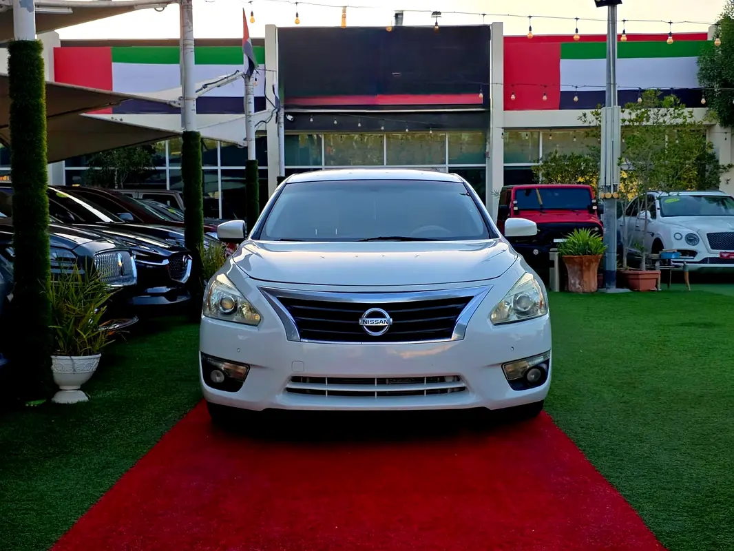 Nissan Altima 2015 — photo 1 of 20