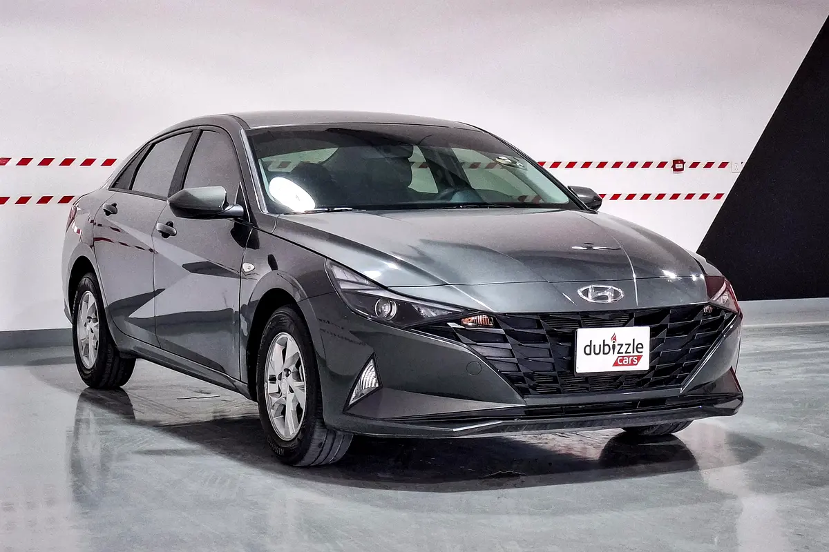 Hyundai Elantra 2023 — photo 1 of 14