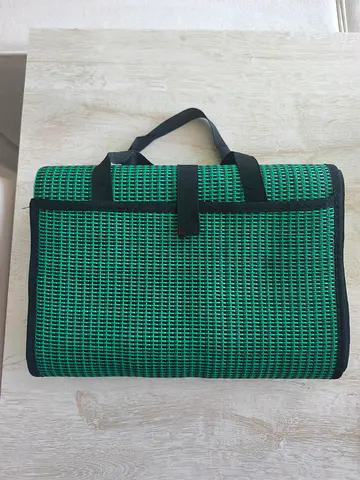 Waterproof 150×200 cm picnic/beach blanket—portable, foldable, ideal for camping, park, or garden