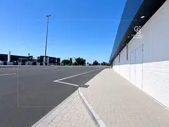 Road facing unit | Ideal for retail | compound
