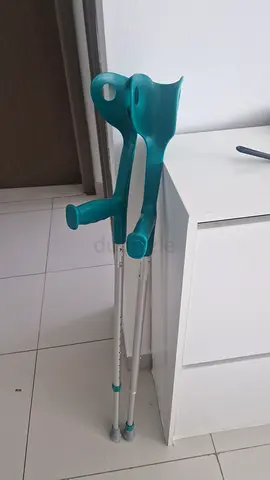 Walking crutches