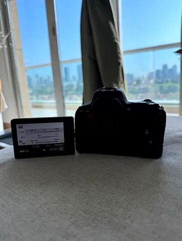 Canon 200D DSLR with Flip-Out Screen - PERFECT Condition