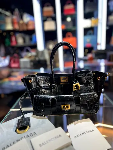 Balenciaga Crocodile Effect Top Handle Bag
Excellent Condition • Includes Dust Bag