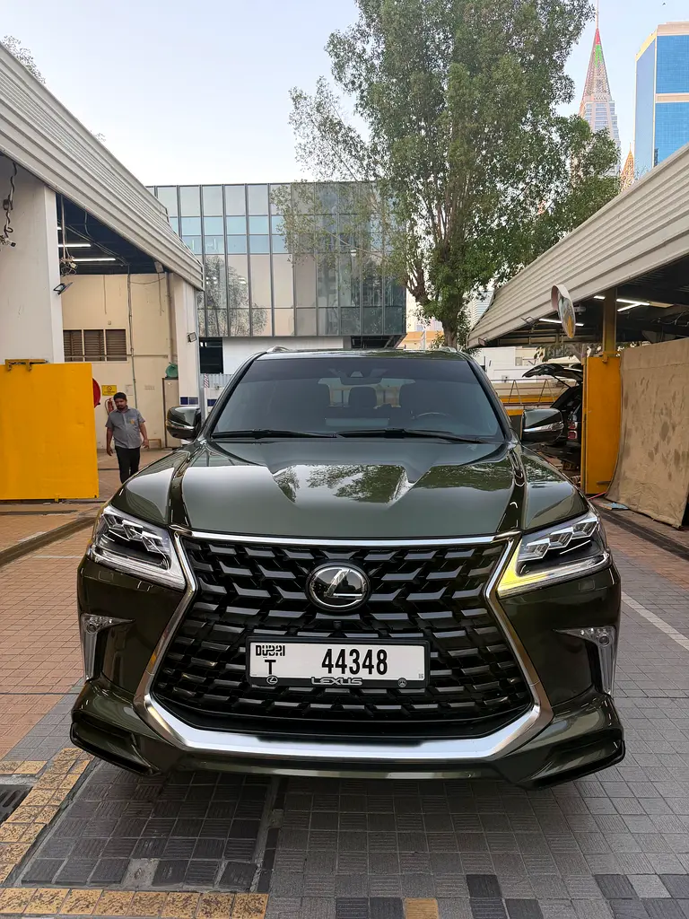 Lexus LX-Series 2021 — photo 1 of 12