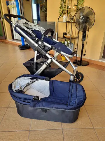 Uppababy Silver/Blue vista  Baby Stroller and bassinet