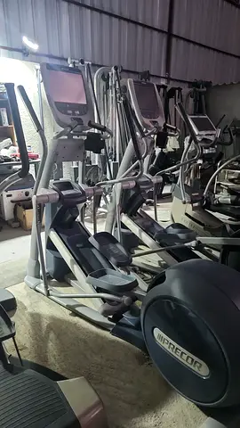 Precor Elliptical Crosstrainer with P80 Touchscreen –