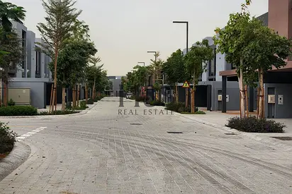 AED 300,000 Below Market | 3BR Middle Townhouse in Azalea, Masaar