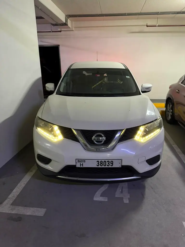 Nissan X-Trail 2016 — photo 1 of 6