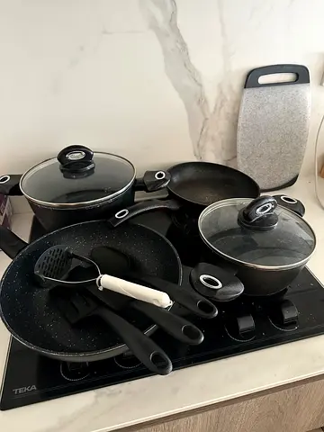 Cookware Set with Lids and Utensils