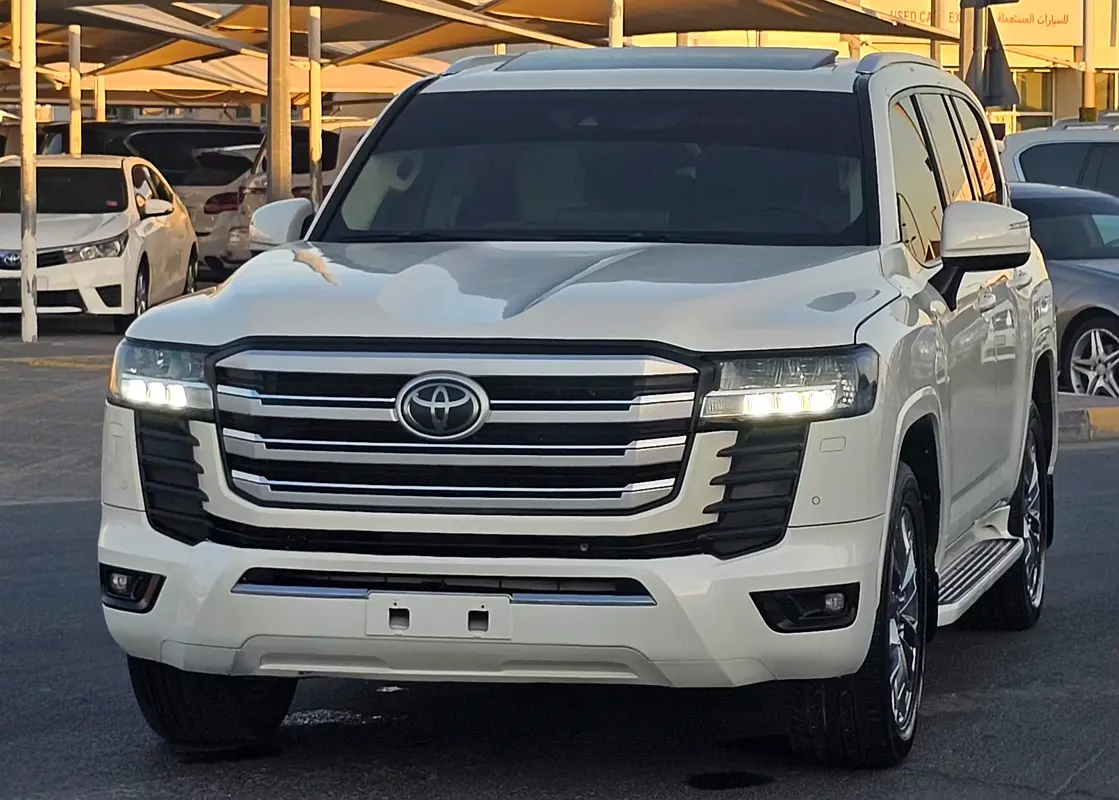 Toyota Land Cruiser 2022 — photo 1 of 16