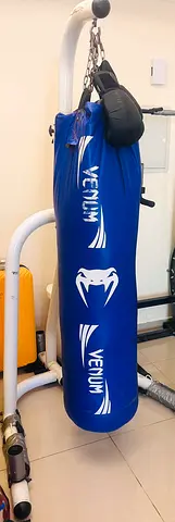 Boxing bag with support and free boxing gloves