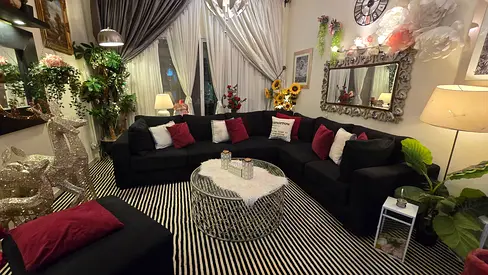 BRAND NEW BEAUTIFUL LUXURY HOME CENTER L SHAPE 8 SEATER SOFA WITH FOOT STOOL UNDER STOREG ONLY 1000