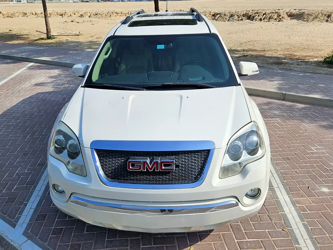 GMC Acadia 2011 — photo 1 of 17