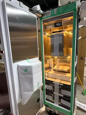 Gaggenau RF 463305 brand new built-in freezer with water dispenser and ice maker