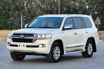 Pristine Toyota Land Cruiser GXR 2017 | GCC Specs | V8 Engine