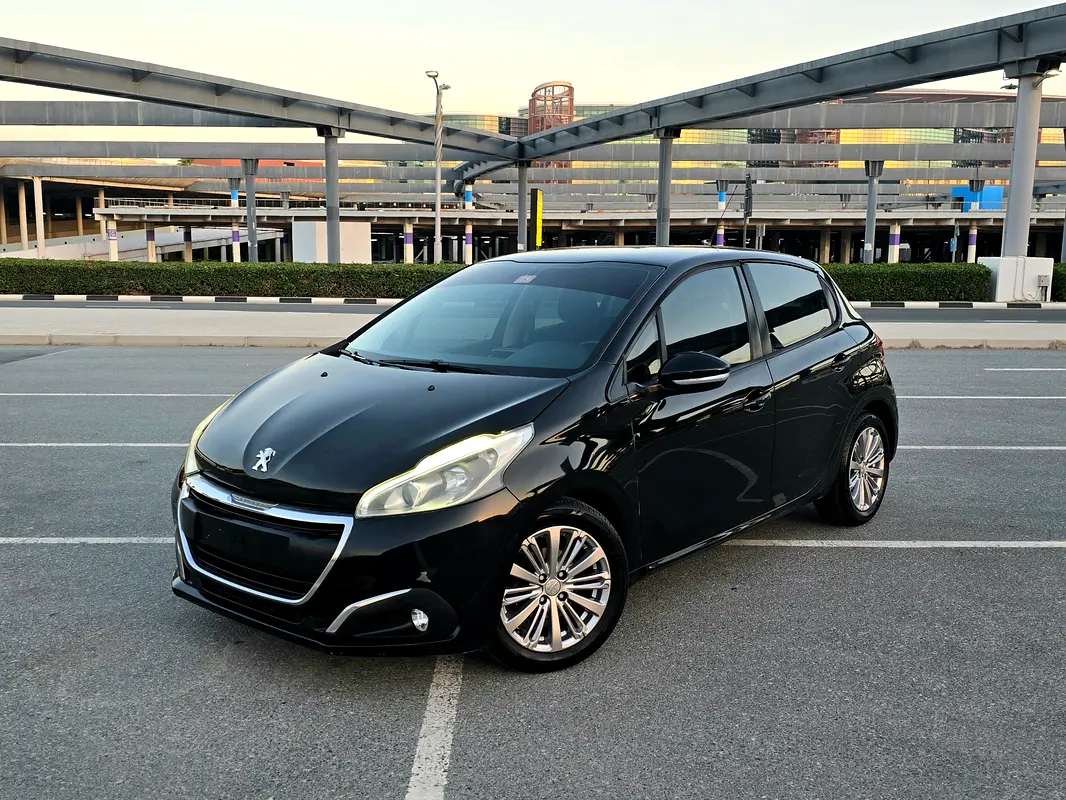 Peugeot 208 2016 — photo 1 of 17