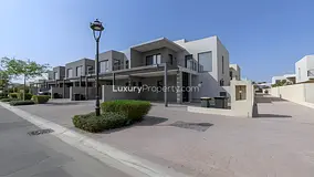 Corner Unit | Landscaped Garden | Family Community