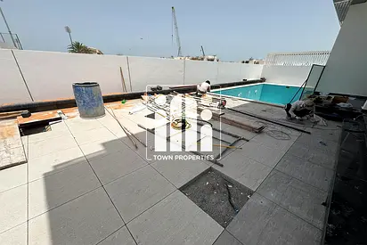 High Ceiling | Elegant Villa 5MBR + Maid & Driver | First Resident | Private Pool |