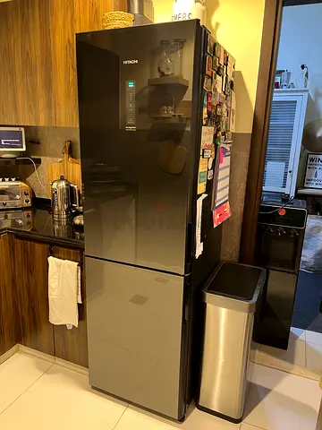 Hitachi black bottom Freezer Fridge , 60Cm DELIVERY + WARRANTY