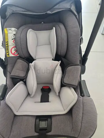 Nuna car seat with base