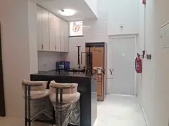 NEW l Furnished l Bright l Cosy l Ideal for Couple or Single Professional l Modern l Ideal Spot in R
