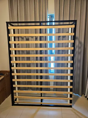 Metal bed frame with wooden slats - King/Queen size base
