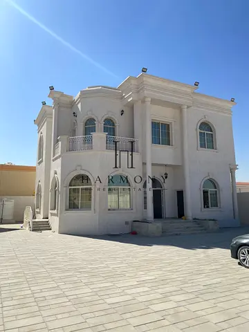 Modern Classic Styling l Bright l Outside Kitchen l Private l Quiet l Like NEW l Shaded Parking l Remote Control Gate