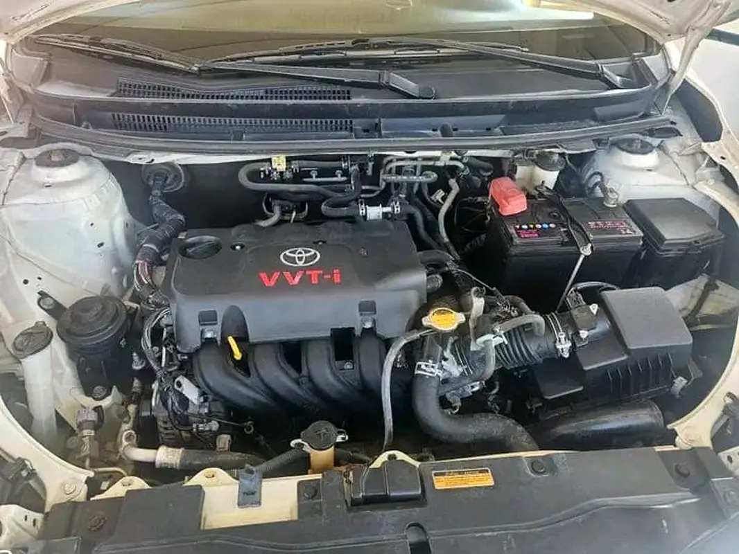 Toyota Yaris 2015 — photo 1 of 4