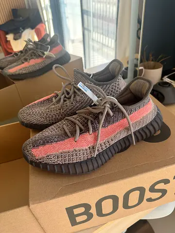 Brand new Yeezy Boost 350 V2 Ash Stone (Size 40/7 ) - Light Brown/Orange,