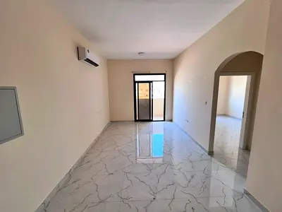 Master bedroom, new building, second tenant, very spacious, separate kitchen, 2 bathrooms, split AC, prime location near Sheikh Ammar Street, easy acc