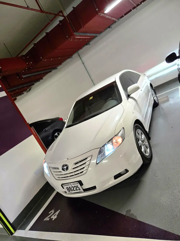 Toyota Camry 2009 — photo 1 of 12