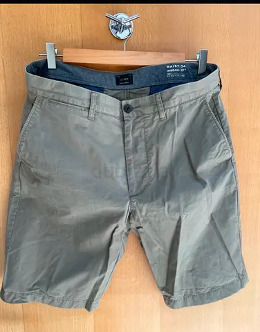Mens olive green casual shorts - waist 34, good condition