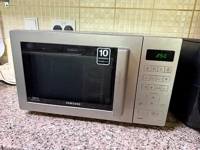 Used Samsung Countertop Microwave Oven - 28L, Silverish Grey